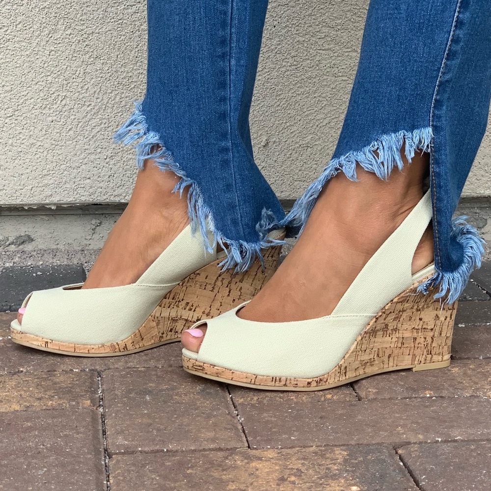 NIB Cream Peep Toe Slingback Wedge Sandal - Picture 6 of 8